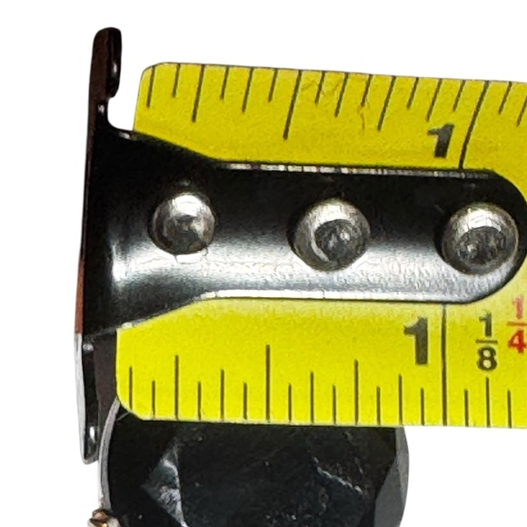 CASTLELIFF Elegant Black Stud Earrings - Picture 4 of 6